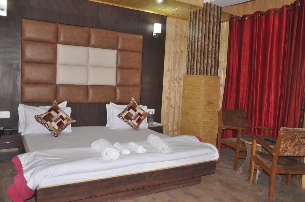 Hotel Azad Durgjan Pokoj fotografie