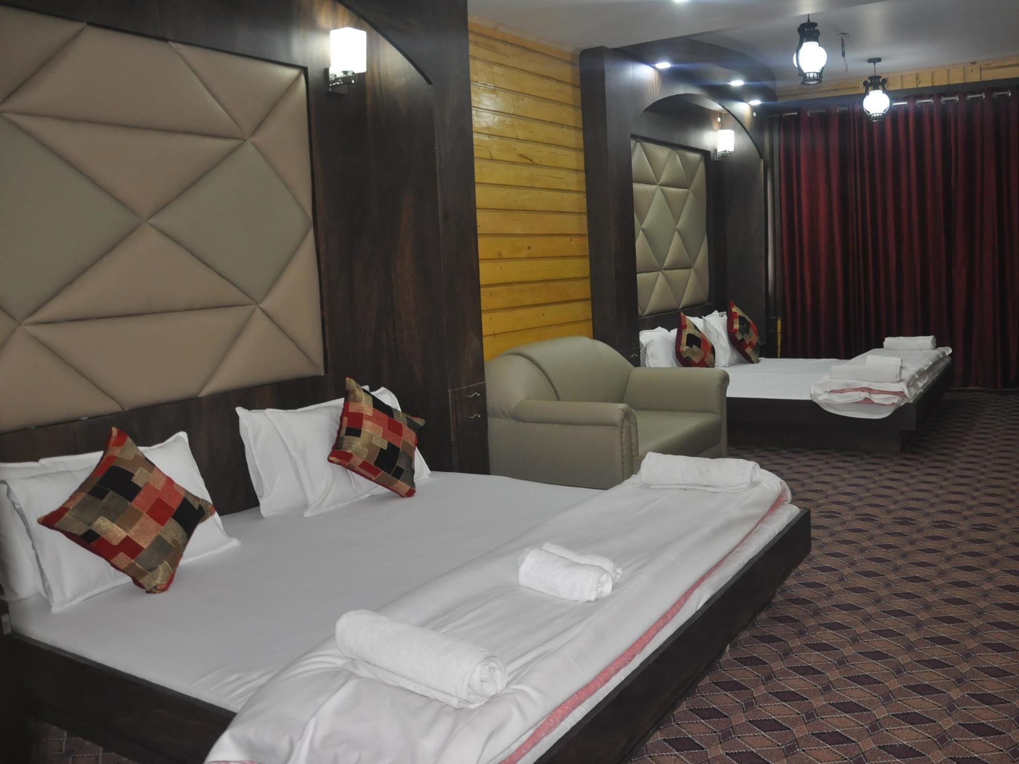 Hotel Azad Durgjan Exteriér fotografie